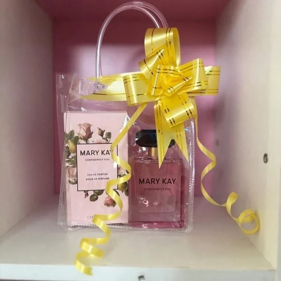 Mary Kay Satin Hands Trio with Green and White Packaging